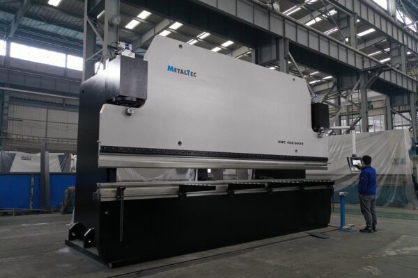 MetalTec HBC 400/4000 листогибочные гидравлические прессы с ЧПУ большого тоннажа